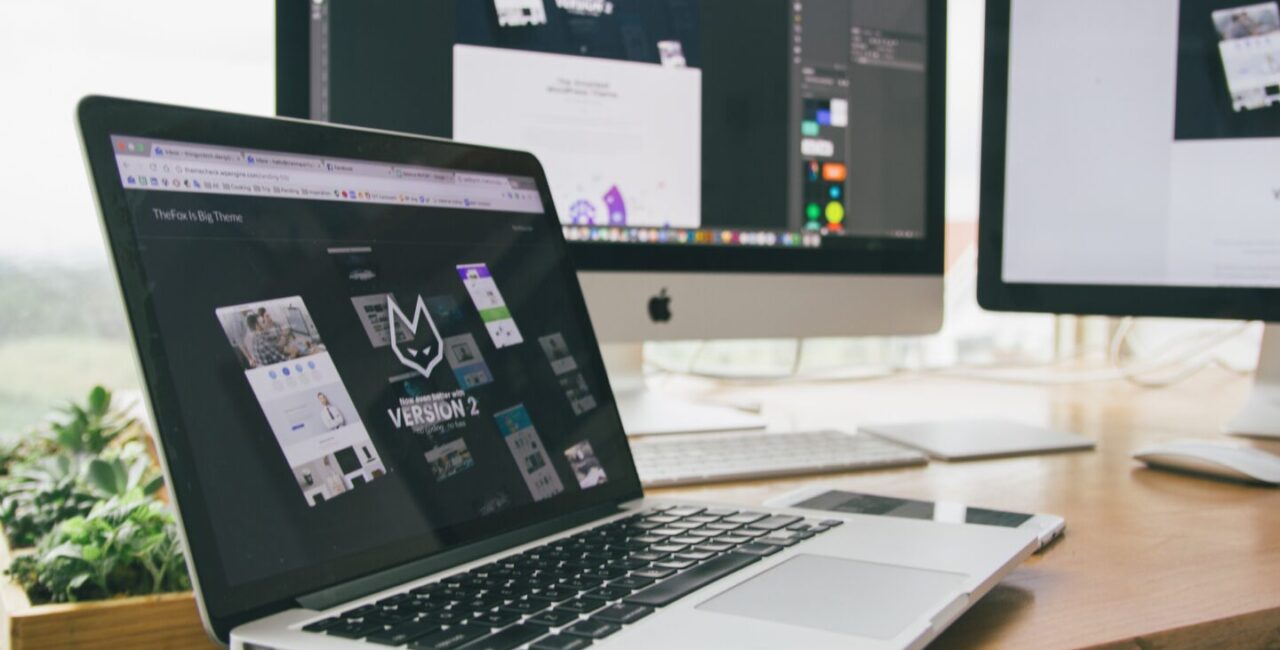 Using a laptop to design a dynamic landing page