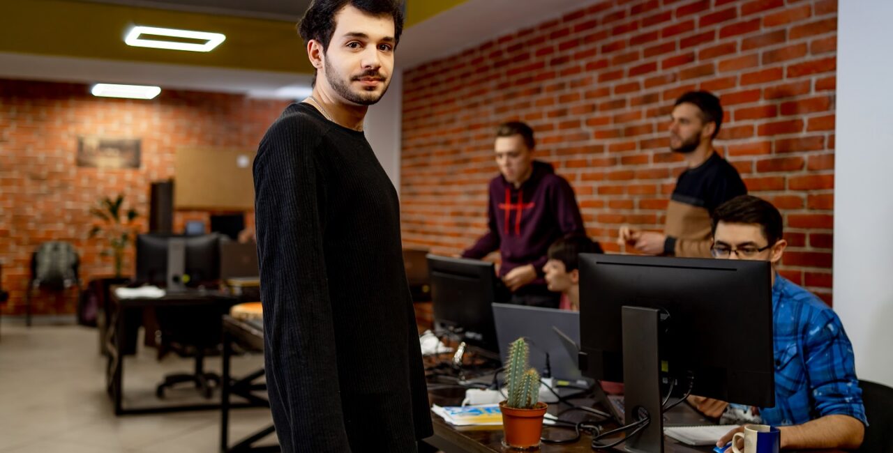 Reasons and benefits of hiring a full-service software development agency